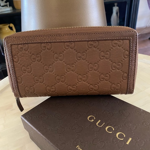 Authentic Gucci Wallet. Box, cards, tissue.  Gorgeous! - Picture 2 of 7